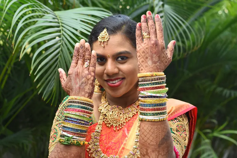 Mother-to-be showing her mehndi and bangles at her valaikappu